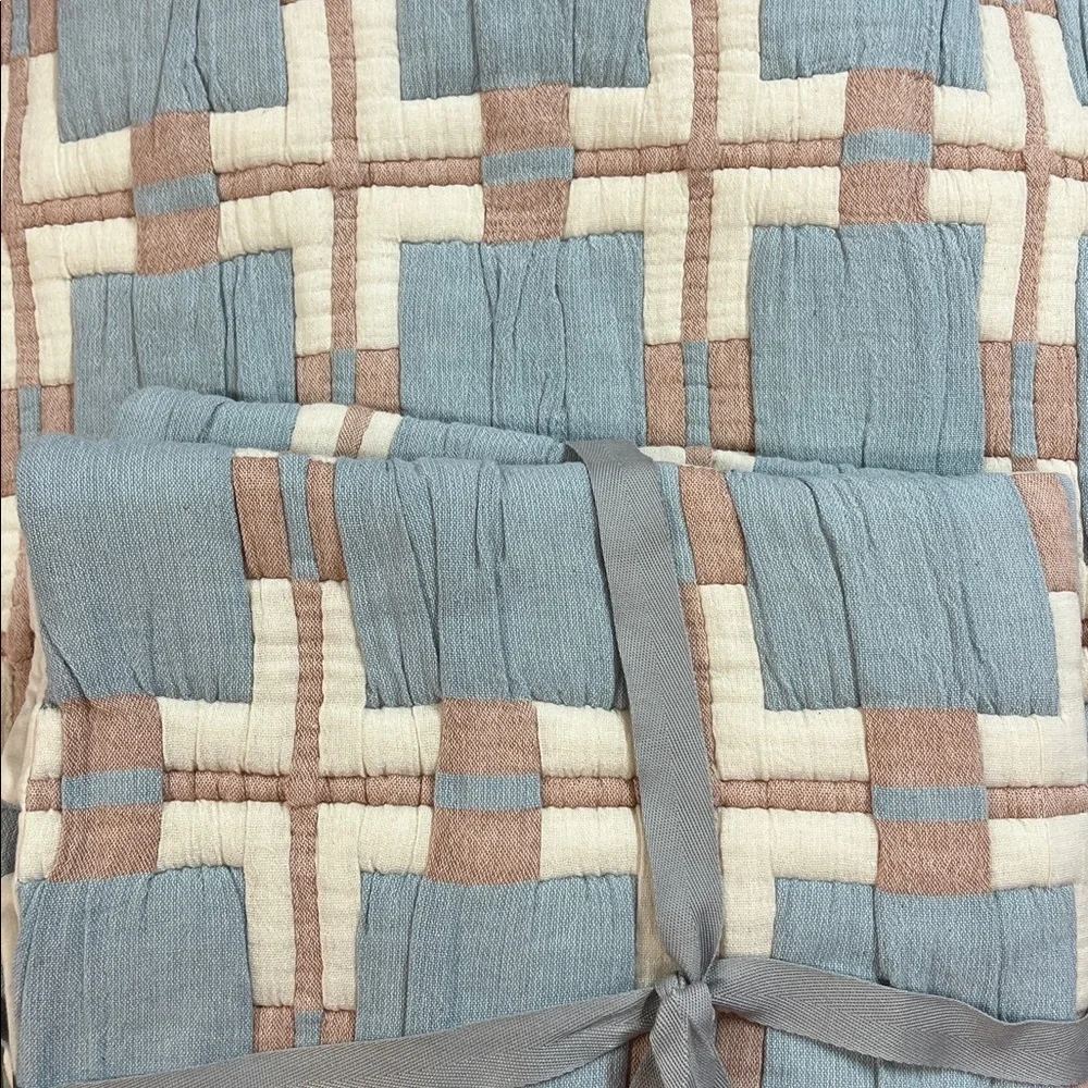 Anthropologie Sonya Matelasse 2 Standard Pillow Shams New. 20x26